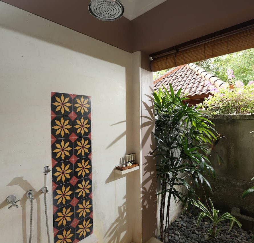 4. Deluxe Garden Suite Outdoor Shower
