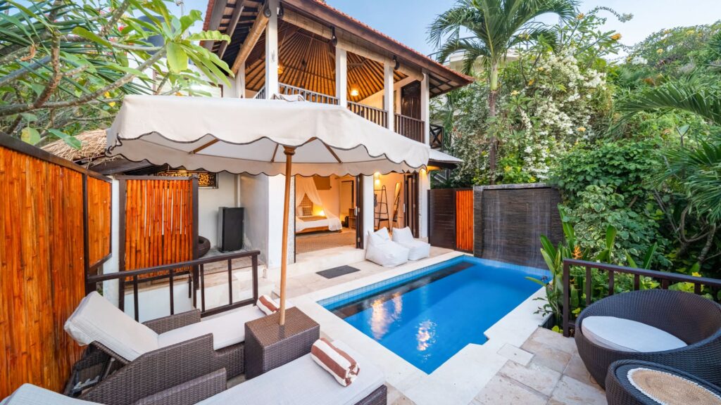 1 Bedroom Villa in Nusa Lembongan pool terrace with pod chairs