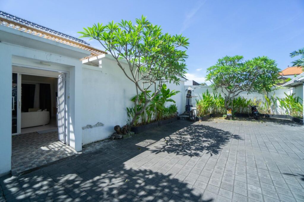 Sanur villa with private pool king bedroom