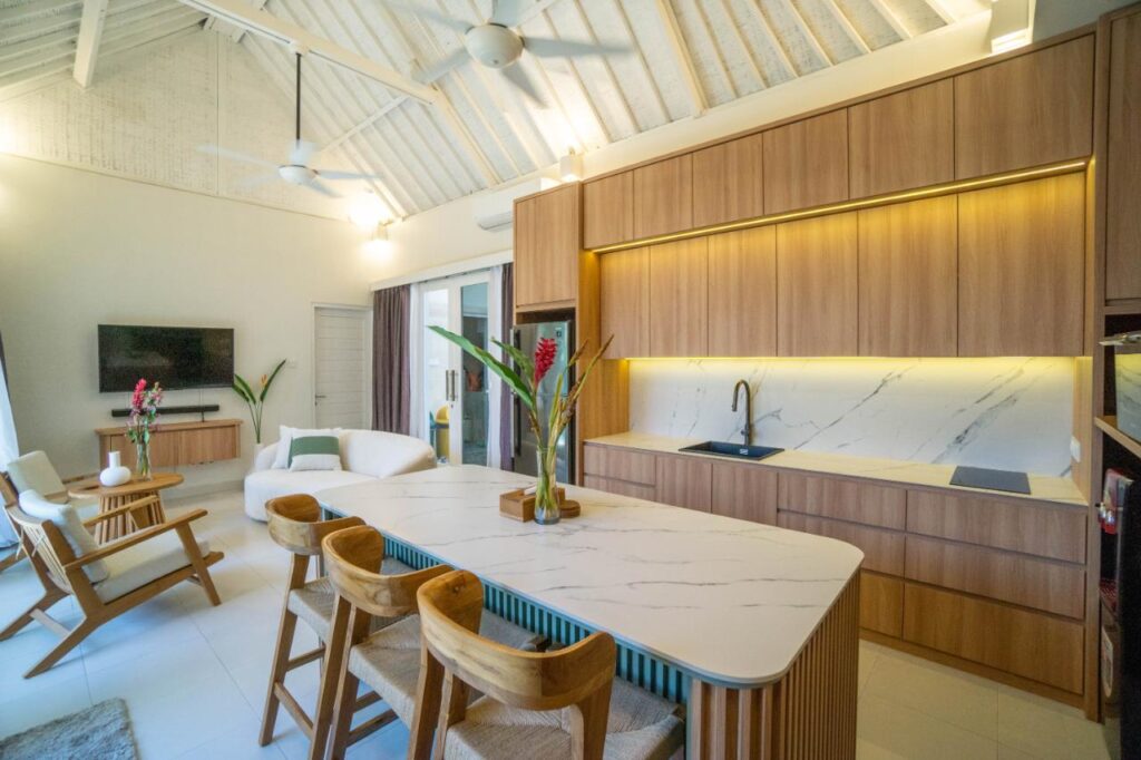 Sanur villa with private pool dining area