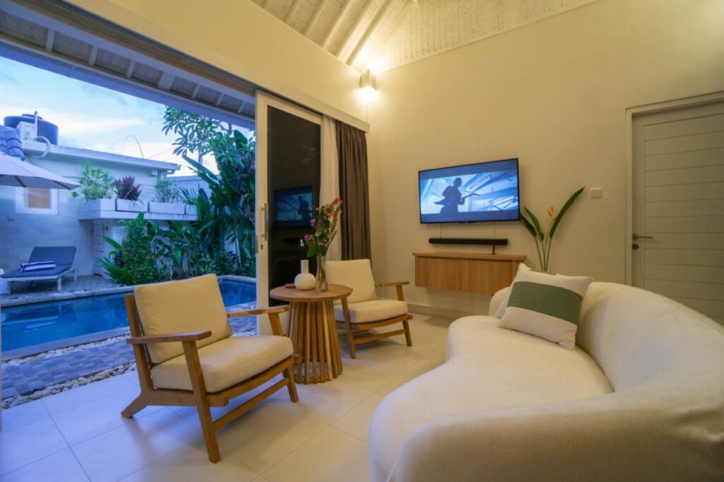 Sanur villa with private pool king bedroom