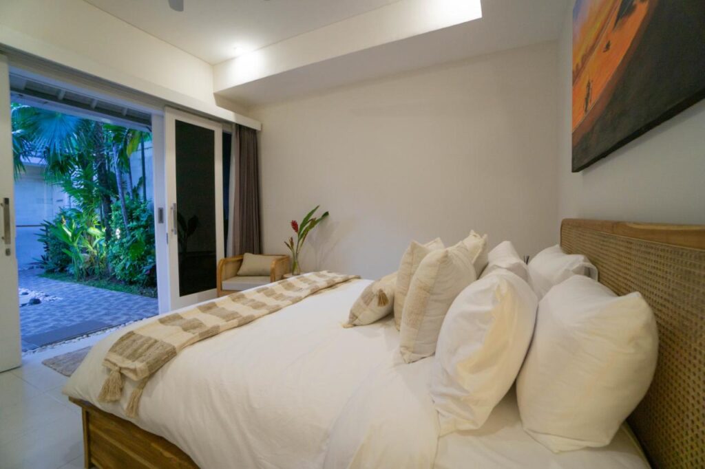 Sanur villa with private pool king bedroom
