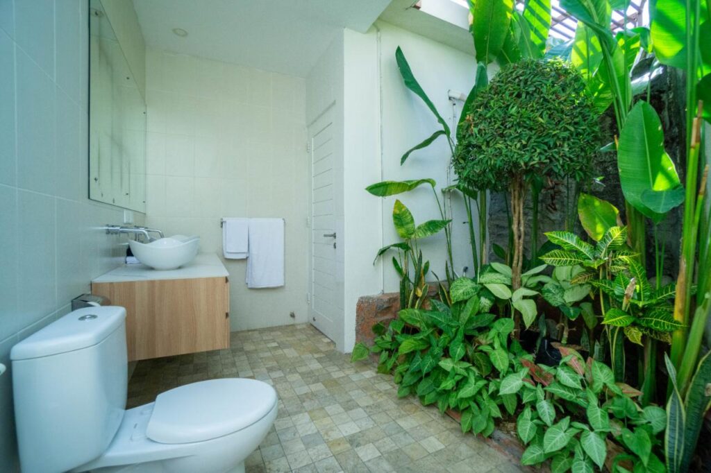 Sanur villa with private pool dining area