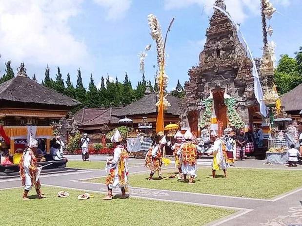 Balinese temple gate entrance